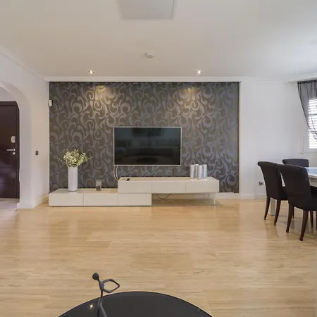 Entire Bbq, Poolgolf * ميلونيذاس